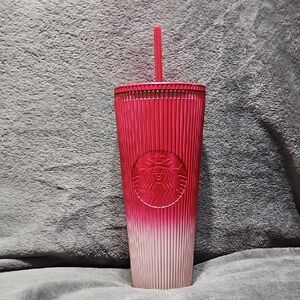 NWT Starbucks 24 oz. Venti Tumbler 2024 Holiday Pleated Red Ombre with straw❤️